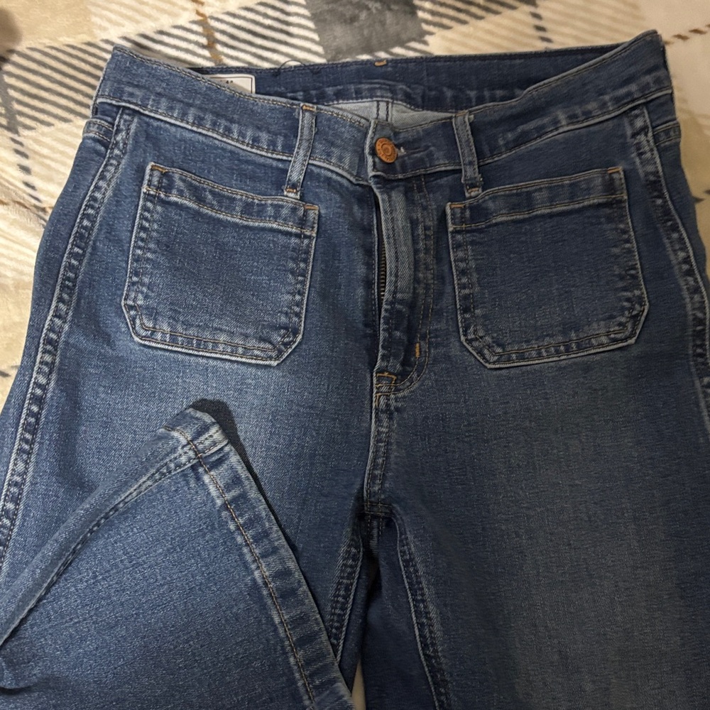 NWOT ! GAP Women's Flare CUTE PATCH POCKETS HIGH Waisted  Jeans - Blue